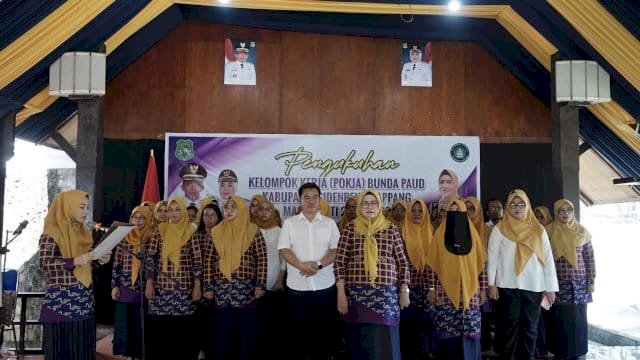 Bunda PAUD Kabupaten Sidrap, Hj. Haslinda Syaharuddin, Kukuhkan Pokja Bunda Paud Se-Sidrap.