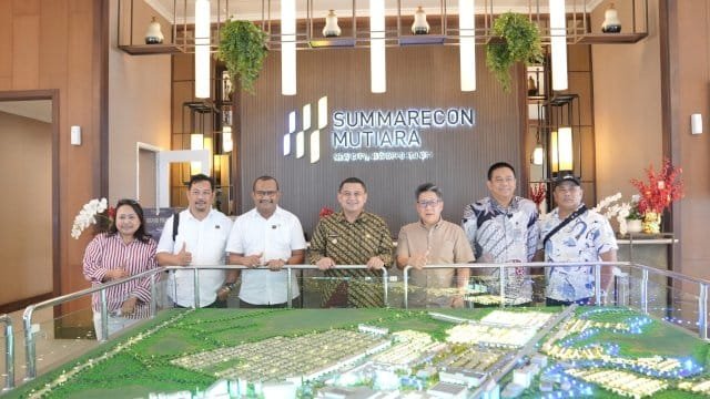 Wali Kota Makassar, Munafri Arifuddin, mengunjungi pasar di area Summarecon, Kecamatan Biringkanaya.