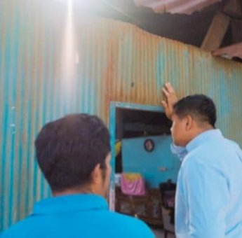 Bupati Bantaeng Uji Nurdin Pastikan Penggantian Atap Rumah Warga Terdampak Aktivitas Industri