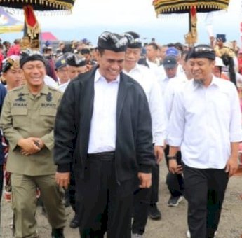 Bupati Irwan Dampingi Mentan RI Saksikan Panen Raya Padi di Desa Margomulyo