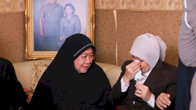 Wakil Wali Kota Makassar, Aliyah Mustika Ilham, menyaksikan langsung prosesi persemayaman di rumah duka mendiang Komjen (Purn) H. Jusuf Manggabarani.