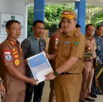 Pemkab Maros Serahkan Badan Hukum Koperasi Merah Putih ke 22 Desa dan Kelurahan