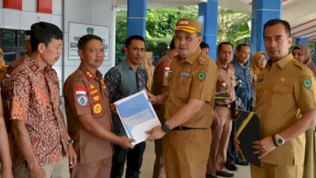 Pemkab Maros Serahkan Badan Hukum Koperasi Merah Putih ke 22 Desa dan Kelurahan.