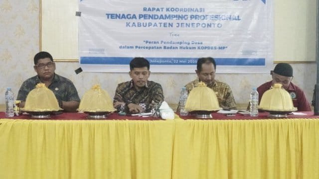 Wakil Bupati Jeneponto, Islam Iskandar, saat memimpin rapat koordinasi.
