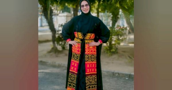 Kenakan Gaun Taipa, dr Ani Nurbani Angkat Budaya Lutim di Fashion Show Dekranasda