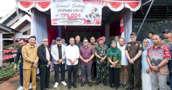 Gubernur Sulsel Andi Sudirman Tinjau Langsung Proses Pencoblosan PSU di Kota Palopo