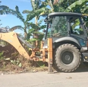 Gerak Cepat, Pemkab Pinrang Turunkan Armada-Alat Berat Bersihkan Tumpukan Sampah di Jalan Poros Langnga