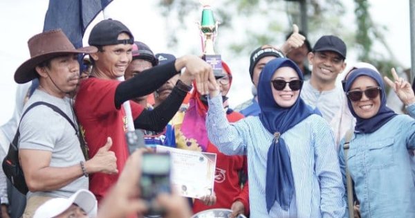 Kuda “Radeng” Milik Istri Bupati Jeneponto Juara Pacuan Kuda Bupati Cup I 2025
