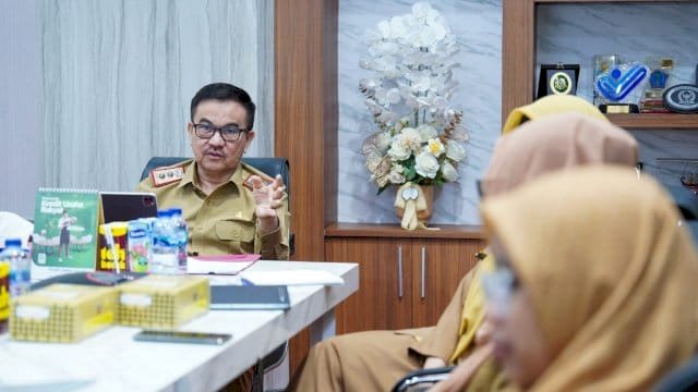 Sekda Provinsi Sulawesi Selatan, Jufri Rahman mengikuti Sosialisasi Percepatan Pemenuhan SDM Kesehatan Layanan KJSU-KIA bersama jajaran Dinkes dan RSUD.