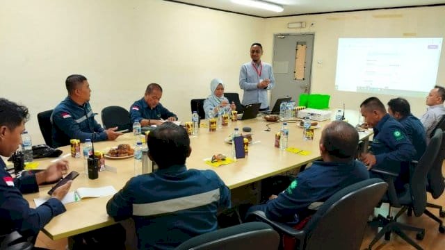 Pelaksanaan pelatihan keselamatan berkendara (safety driving training) serta standar grooming bagi seluruh driver Kalla Transport & Logistics di Luwuk Banggai, Malili & Makassar.