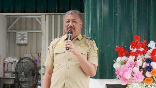Bupati Pinrang, H.A. Irwan Hamid, S.Sos bersama Ketua TP PKK Kabupaten Pinrang Hj. A. Sri Widiyati A. Irwan menghadiri dan meresmikan secara langsung penggunaan Bangsal Pasca Panen.