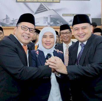 Tawa Lepas Danny-Appi Saat Hadiri Paripurna DPRD Makassar