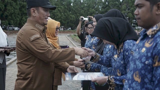 Bupati Irwan Serahkan SK Pengangkatan 2.283 CPNS dan PPPK.