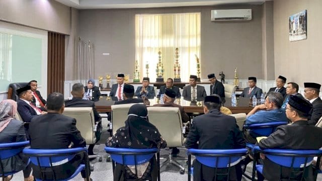 Bupati Sidenreng Rappang Syaharuddin Alrif, didampingi Wakil Bupati Nurkanaah, memimpin rapat bersama jajaran Pemkab Sidrap.