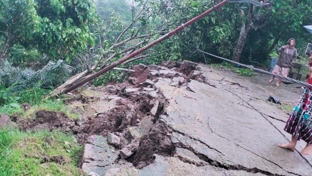 Bencana tanah bergerak kembali melanda Dusun Bena&rsquo;, Lembang Rano, Kecamatan Rano, Kabupaten Tana Toraja.