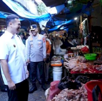 Tinjau Pasar Jelang Idul Adha, Bupati Pangkep Yusran Lalogau Pastikan Stok Pangan Aman dan Harga Terjangkau
