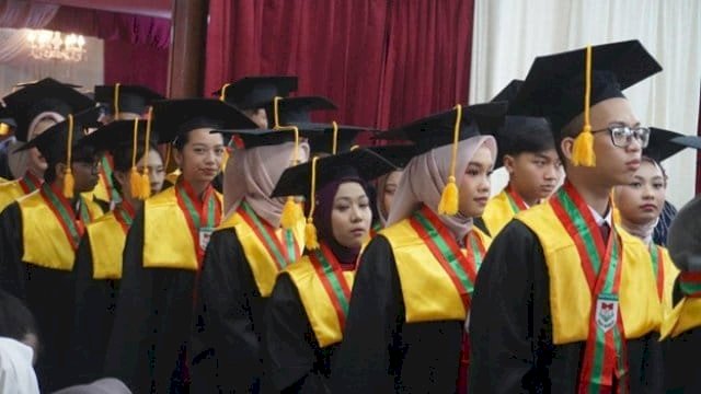 SMA Dwiwarna Luluskan Angkatan ke-25: Generasi Penuh Prestasi, Berkarakter, dan Siap Berkontribusi Global
