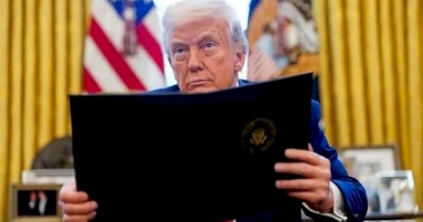 Trump Resmi Larang Warga 12 Negara Masuk Amerika Serikat