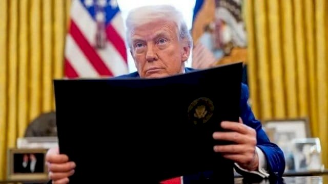 Trump Resmi Larang Warga 12 Negara Masuk Amerika Serikat