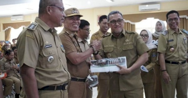 Bupati Jeneponto Serahkan SPPT PBB-P2 dan DHKP Tahun 2025