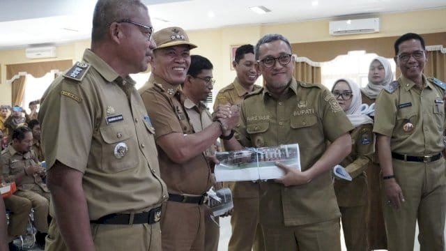 Bupati Jeneponto Serahkan SPPT PBB-P2 dan DHKP Tahun 2025