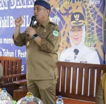 Panen Melimpah, Bupati Lutim Ibas Apresiasi Tradisi Ngaturan Sarin Tahun di Desa Benteng