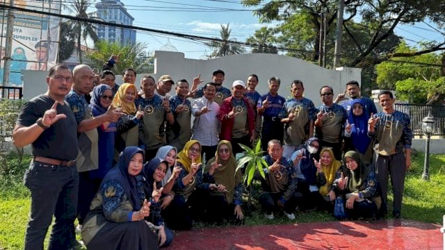 Dinas Perpustakaan dan Kearsipan menggelar aksi penanaman pohon secara serentak.