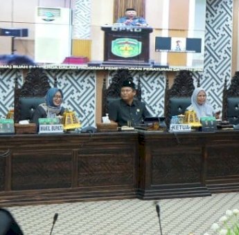 Wabup Lutim Puspawati Hadiri Rapat Paripurna Pandangan Umum Fraksi-fraksi Terhadap 5 Ranperda