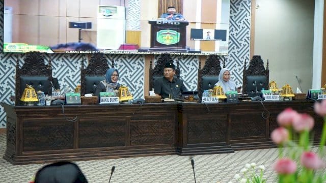 Wabup Lutim Puspawati Hadiri Rapat Paripurna Pandangan Umum Fraksi-fraksi Terhadap 5 Ranperda