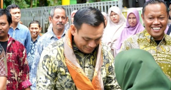 Wawali Hermanto Tinjau Program MBG di Parepare, Pastikan Gizi Anak Terpenuhi-2.245 Siswa Terlayani Hari Pertama
