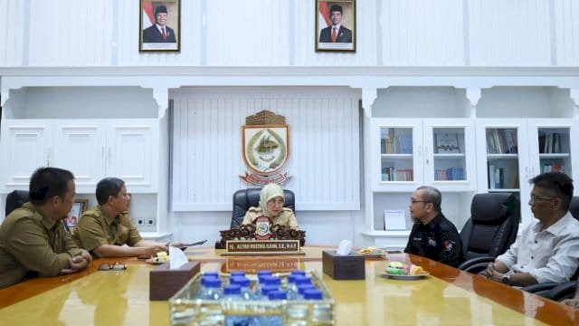 Wakil Wali Kota Makassar, Aliyah Mustika Ilham, menerima audiensi sekaligus silaturahmi dari Lembaga Makassar Musician Community 90&rsquo;s.