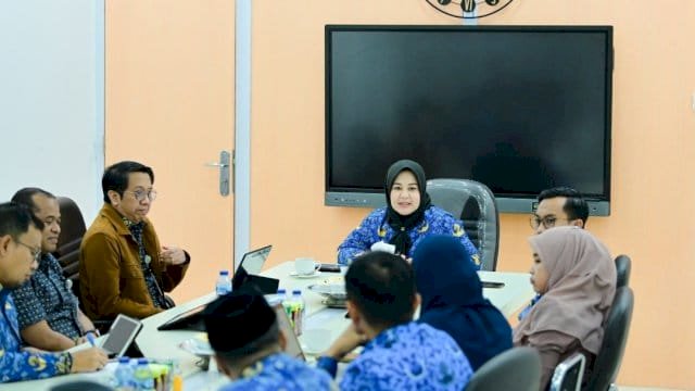 Wakil Gubernur Sulsel, Fatmawati Rusdi, memimpin Rapat Koordinasi Penyelarasan Data Kependudukan untuk Program Penerima Bantuan Iuran (PBI) Jaminan Kesehatan Nasional (JKN).