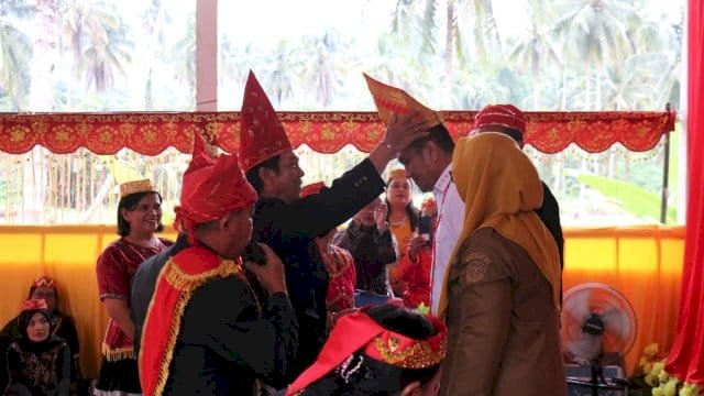 Bupati dan Wabup Lutim Resmi Jadi Keluarga Besar To Pamona