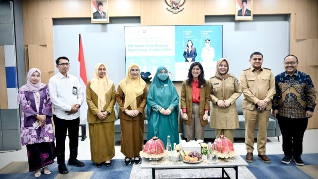 Kegiatan Fasilitasi Literasi Digital untuk Perempuan dan Anak mengenai PP Tunas di Makassar.