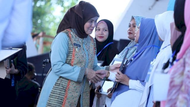 Wakil Wali Kota Makassar, Aliyah Mustika Ilham, membuka kegiatan Pelatihan Nasabah Pengembangan Kapasitas Usaha (PKU) Akbar.