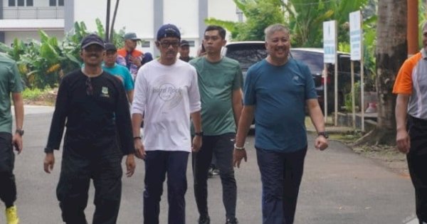 Harganas 2025, Bupati-Ketua TP PKK Pinrang Ikut Jalan Santai dan Senam Sehat Bersama