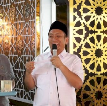 Istiqomah Shalat Berjamaah di Masjid, Bupati Lutim Ibas Berangkatkan PNS dan PPPK Umrah Gratis
