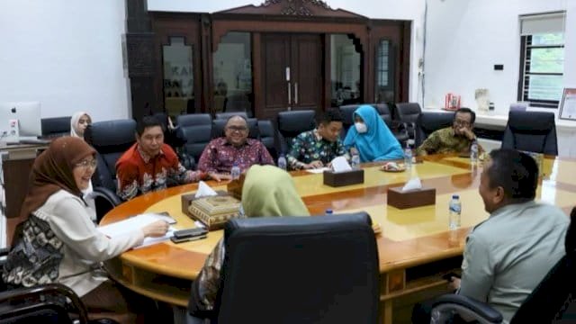 Perkuat Sinergi Pendidikan dan Pemerintah, Aliyah Mustika Ilham Sambut Panitia Kongres FEB PTMA