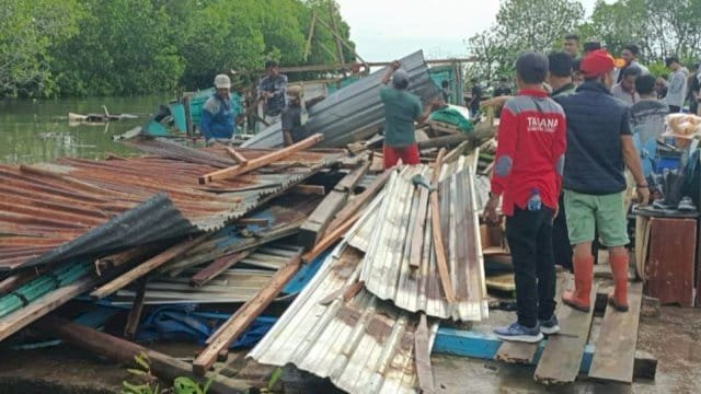 Pemprov Sulsel Bergerak Cepat Salurkan Bantuan Korban Puting Beliung di Pinrang dan Luwu