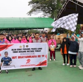 Bupati dan Wabup Lutim Semarakkan Jalan Sehat Hari Bhayangkara ke-79 Bersama Polres