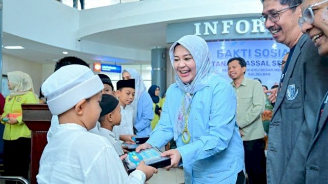 Wakil Gubernur Sulsel, Fatmawati Rusdi, menghadiri langsung kegiatan dan hadir menyapa langsung para peserta khitan.