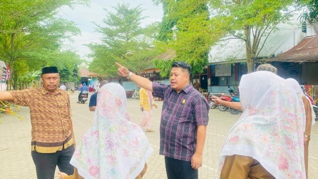 Ketua Komisi D DPRD Makassar, Ari Ashari Ilham, meninjau langsung tiga SD di Kawasan Barombong dan Tanjung Merdeka.