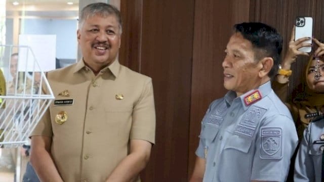 Bupati Pinrang H.A. Irwan Hamid, bersama Kakanwil Kemenkumham Sulsel, Andi Basmal.