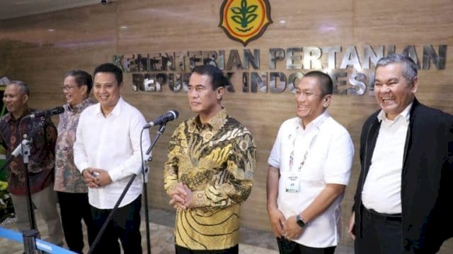 Bupati Luwu Timur, H. Irwan Bachri Syam, menghadiri Kongres Tani IX.
