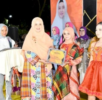 Ketua TP PKK Suwarni Suwardi Dorong Pelestarian Budaya Melalui Gelaran Fashion Show &ldquo;Soppeng Berwastra&rdquo;