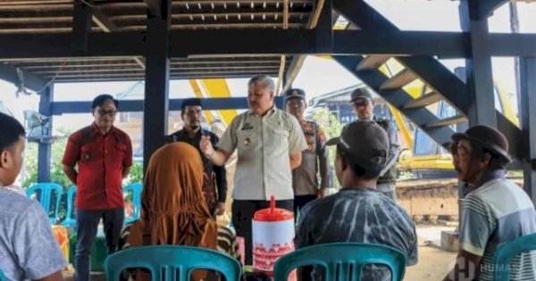 Langkah Cepat Bupati Irwan: Bantuan Tunai dan Penanganan Infrastruktur Rusak