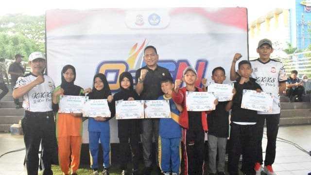 Ketua Umum KONI Kota Makassar, Ismail, secara resmi membuka Olimpiade Olahraga Siswa Nasional (O2SN) tingkat Kota Makassar 2025.