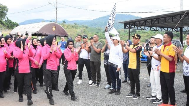 Sekitar 500 Peserta Ikuti Jalan Santai Perayaan Hari Bhayangkara ke-79 di Soppeng
