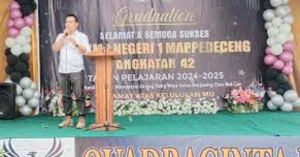 Wakil Ketua DPRD Lutra Karemuddin Berikan Motivasi pada Acara Penamatan UPT SMPN I Mappedeceng