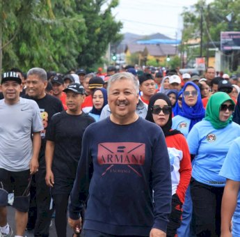 Bupati Pinrang Irwan Hamid Bareng Ribuan Warga Jalan Sehat Hari Koperasi Nasional ke-78
